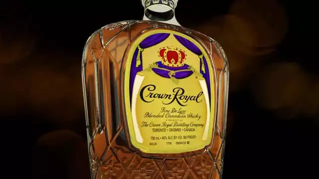 Crown Royal – Deluxe Bottle